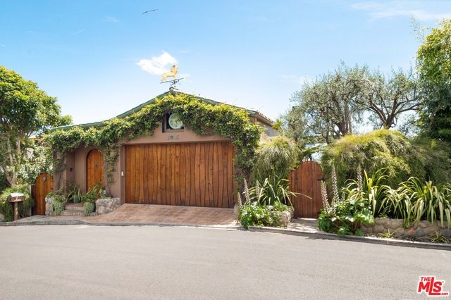 Attached, Detached Garage, Exterior, Facade, None