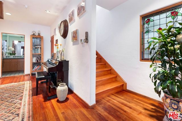 Interior, Piano, Recessed Lighting, Wood Texture Flooring