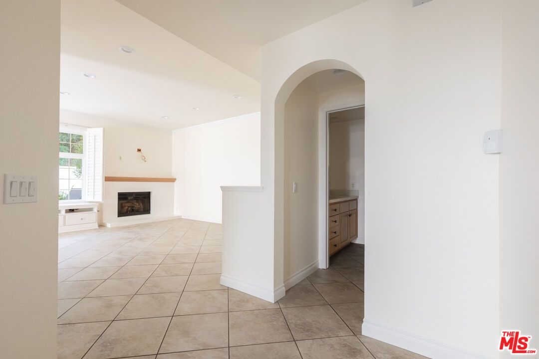 Empty room, Fireplace, Interior, Recessed Lighting