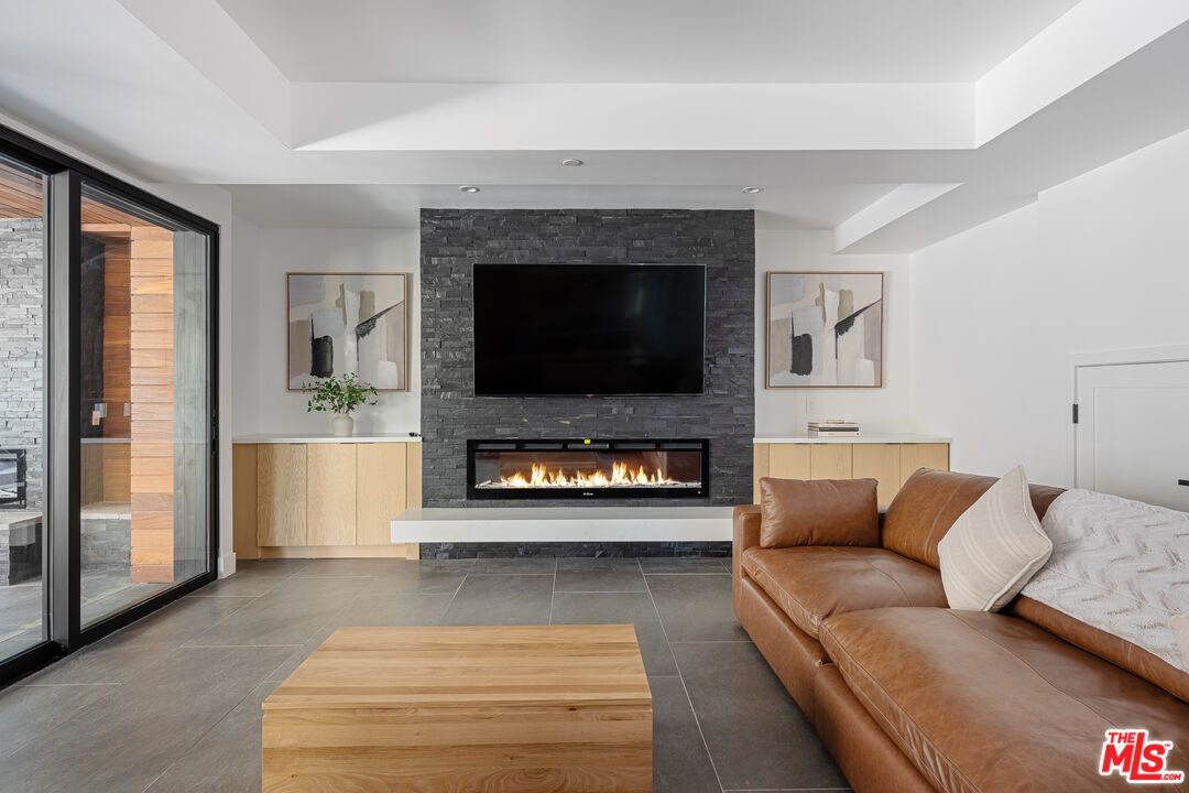 Fireplace, Interior, Living room, Recessed Lighting