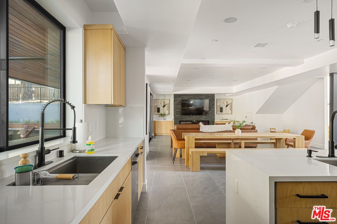 Dining room, Interior, Kitchen, Recessed Lighting, Stainless Steel Appliances