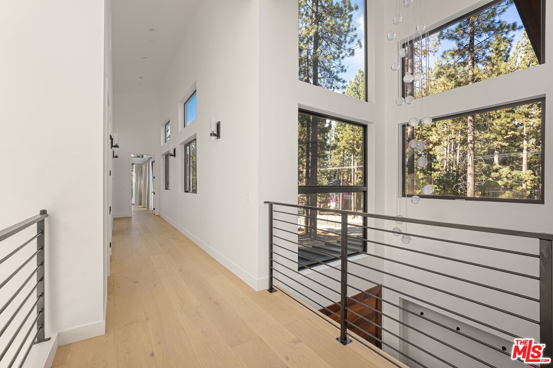 Interior, Pendant Lights, Wood Texture Flooring