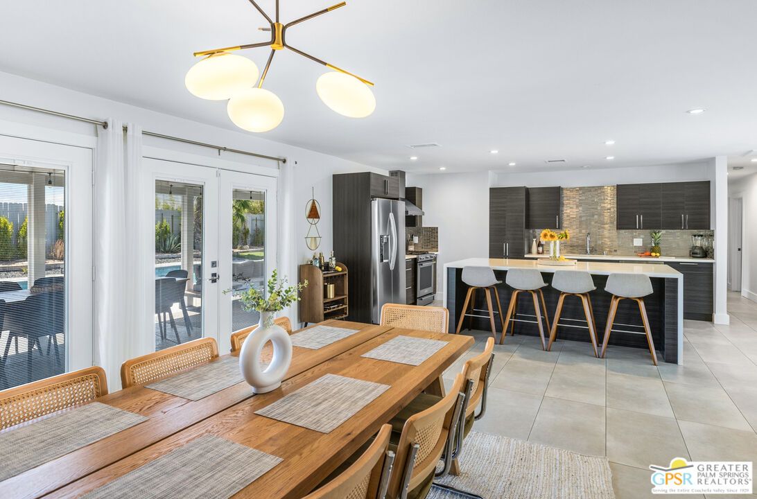 Dining room, Interior, Kitchen, Pendant Lights, Recessed Lighting, Stainless Steel Appliances