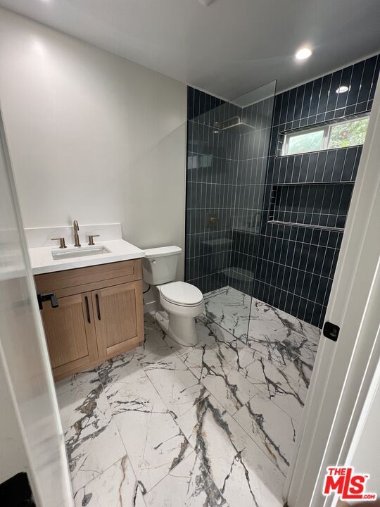 Bathroom, Interior, Marble, Recessed Lighting