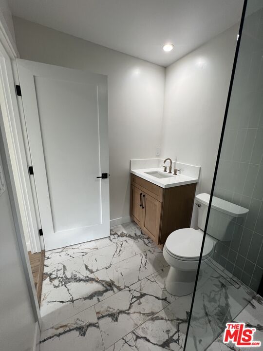 Bathroom, Interior, Marble, Recessed Lighting