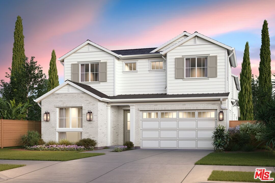 Attached, Exterior, Facade, Farmhouse