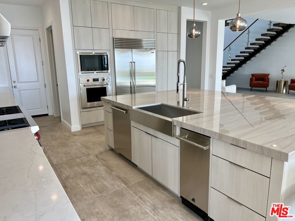 Interior, Kitchen, Pendant Lights, Recessed Lighting, Stainless Steel Appliances