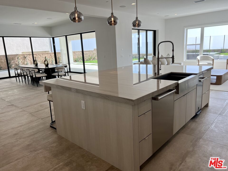 Dining room, Interior, Kitchen, Pendant Lights, Recessed Lighting, Stainless Steel Appliances