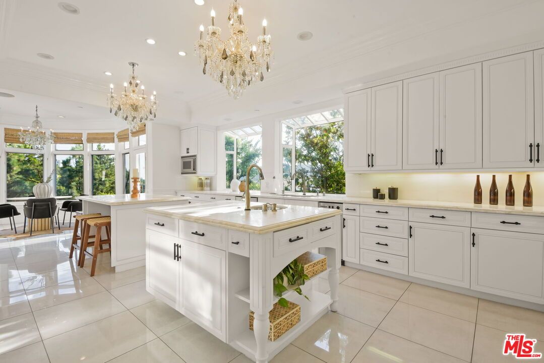 Chandelier, Dining room, Interior, Kitchen, Recessed Lighting