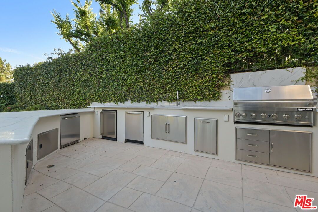 Exterior, Outdoor Kitchen