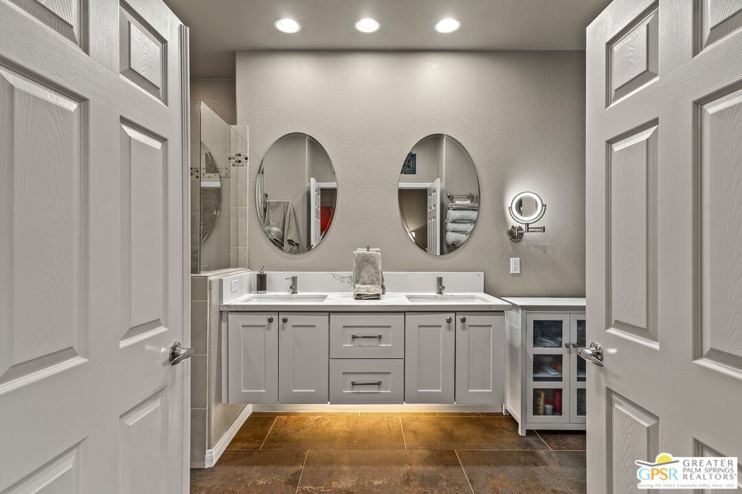Bathroom, Dual Sink Vanities, Interior, Recessed Lighting