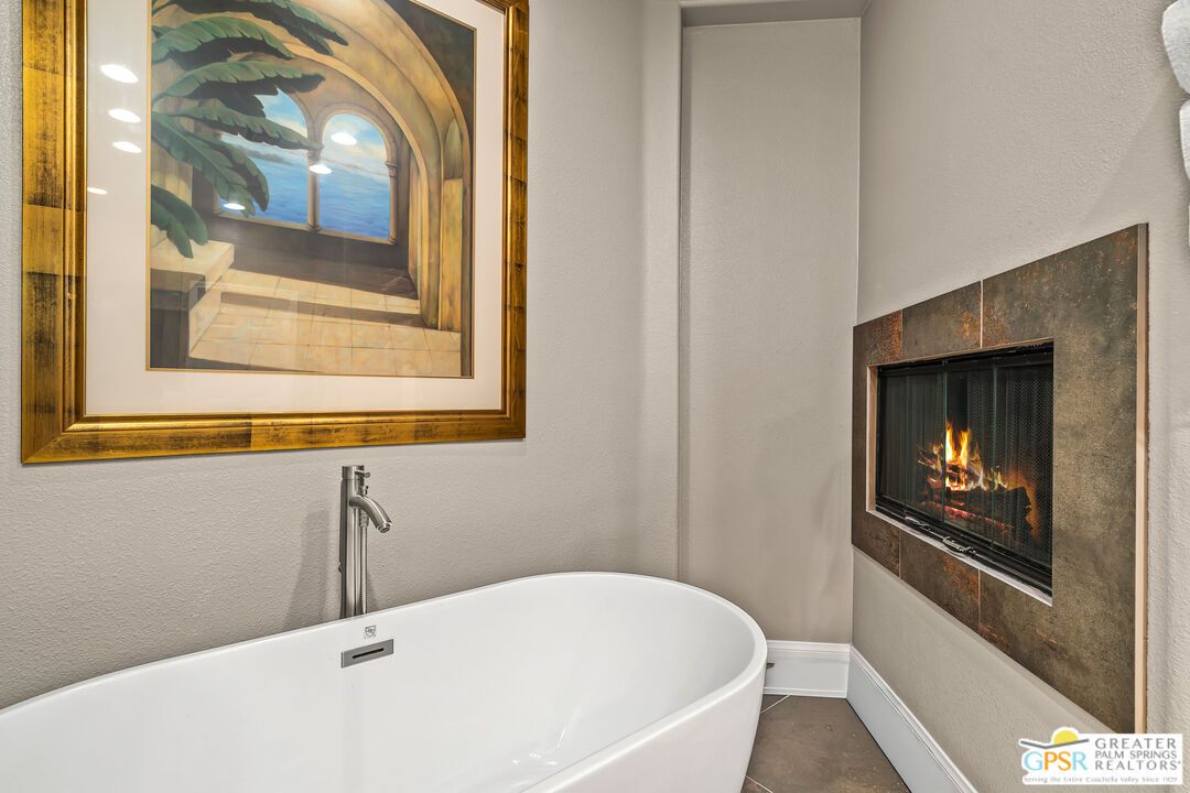 Bathroom, Fireplace, Free Standing Baths, Interior