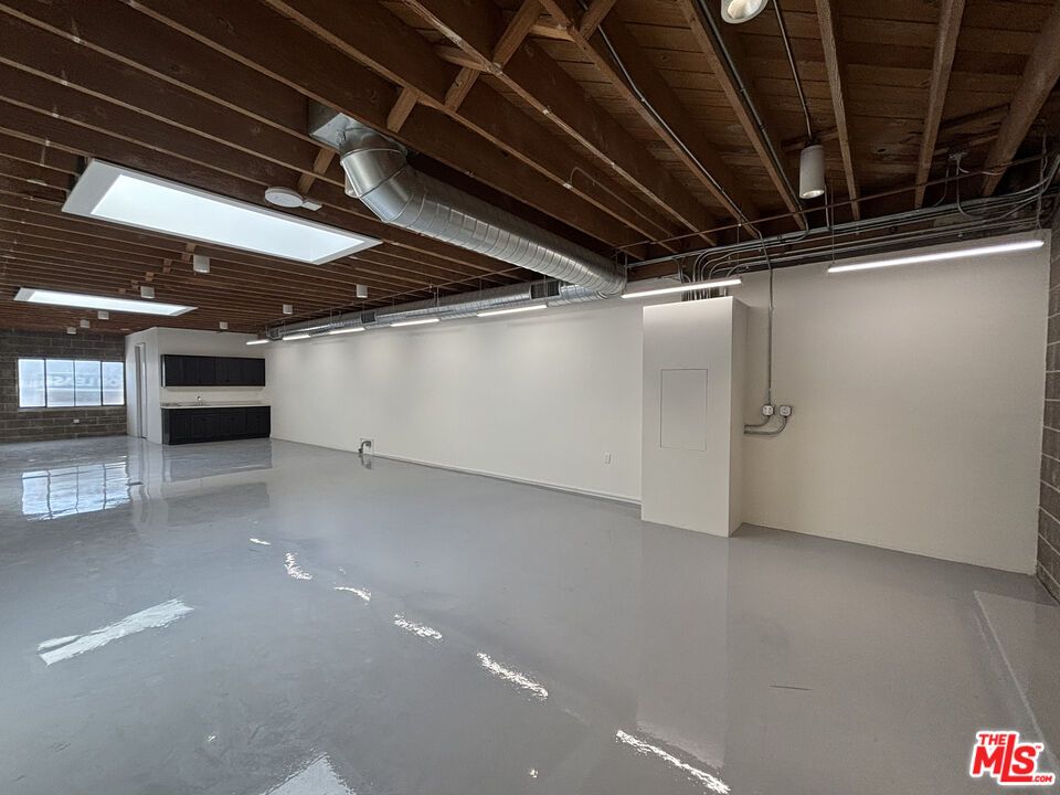 Empty room, Interior, Wooden Beams, Wooden Ceilings