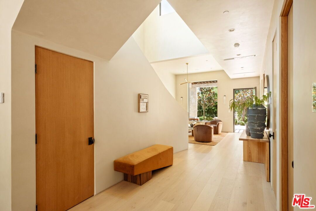 Interior, Pendant Lights, Recessed Lighting, Wood Texture Flooring