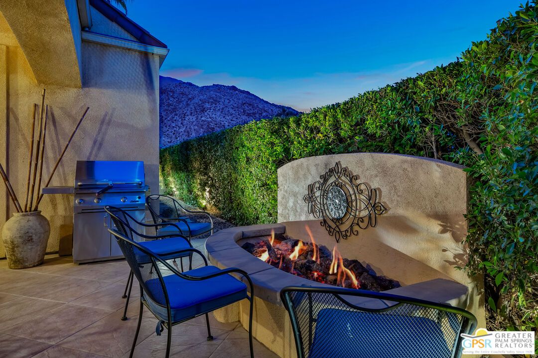 Exterior, Outdoor Kitchen