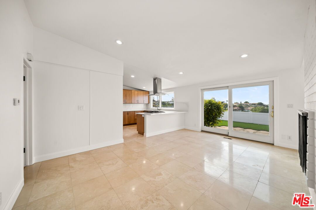 Empty room, Interior, Kitchen, Recessed Lighting