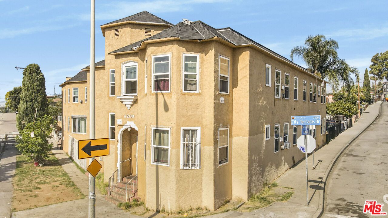 Exterior, Facade, French Provincial