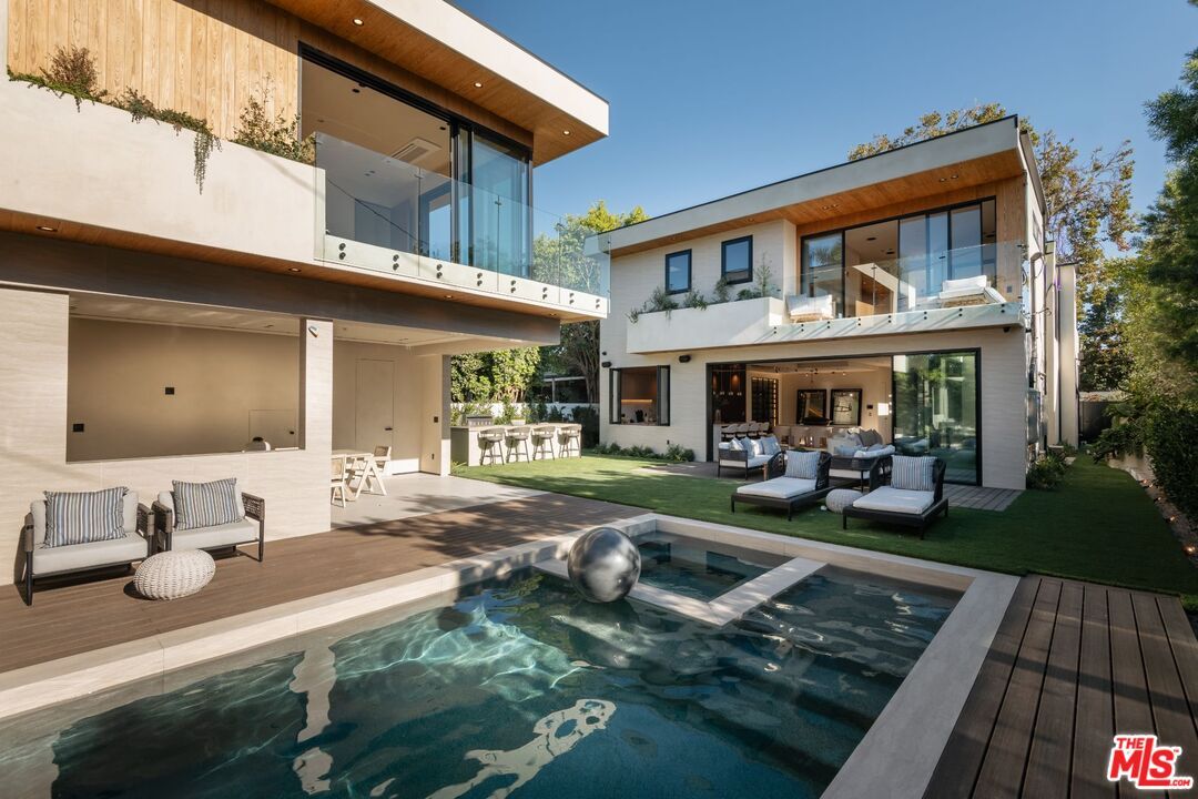 Backyard, Exterior, Pool