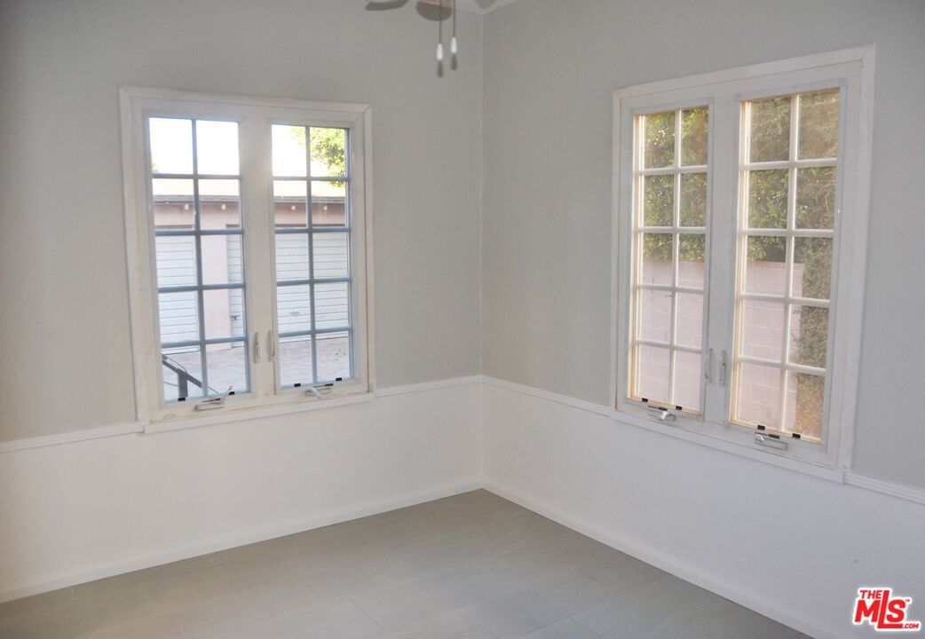 Empty room, Interior, Water