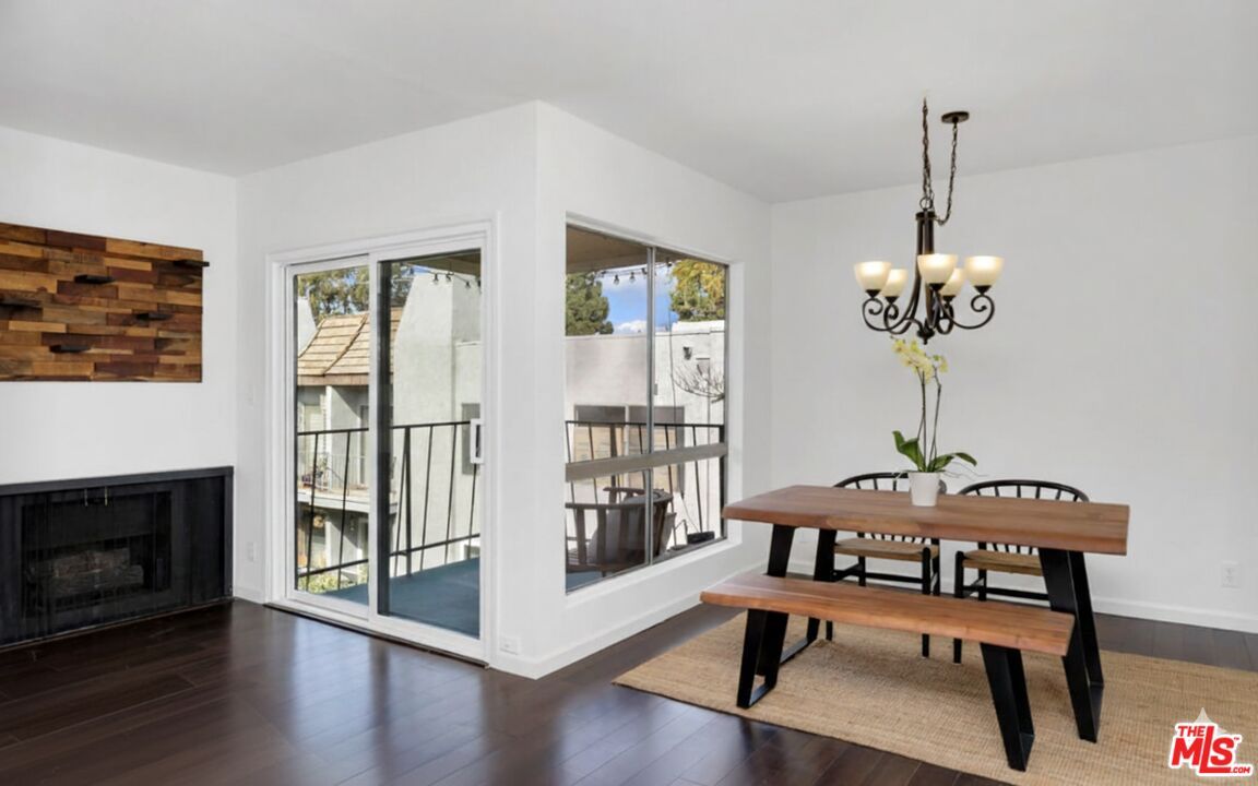 Chandelier, Dining room, Fireplace, Interior, Wood Texture Flooring