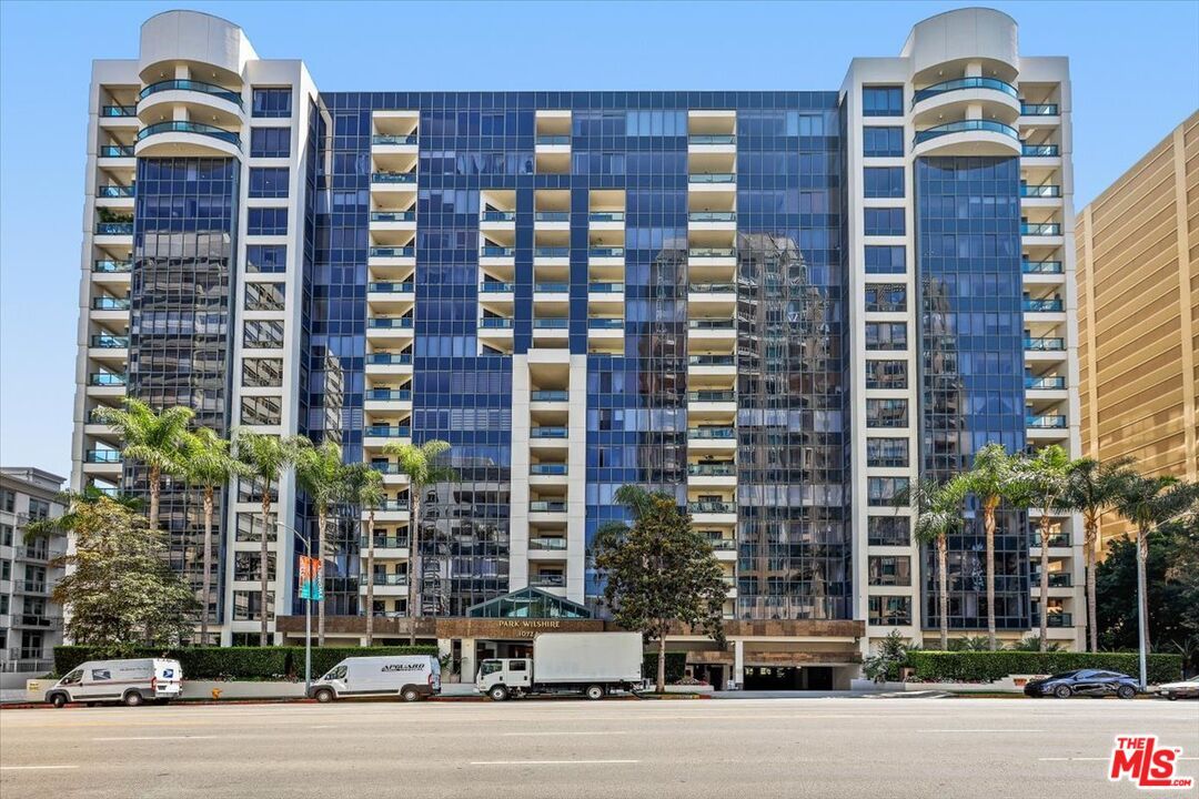 Exterior, Facade, Condo Building