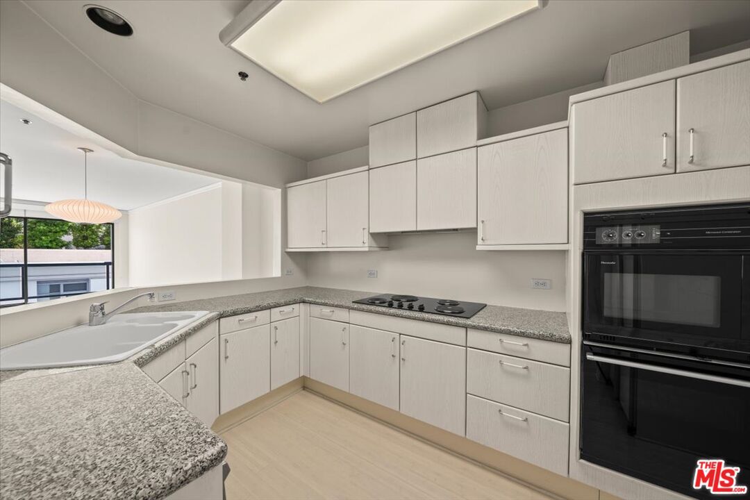 Interior, Kitchen, Pendant Lights, Wood Texture Flooring