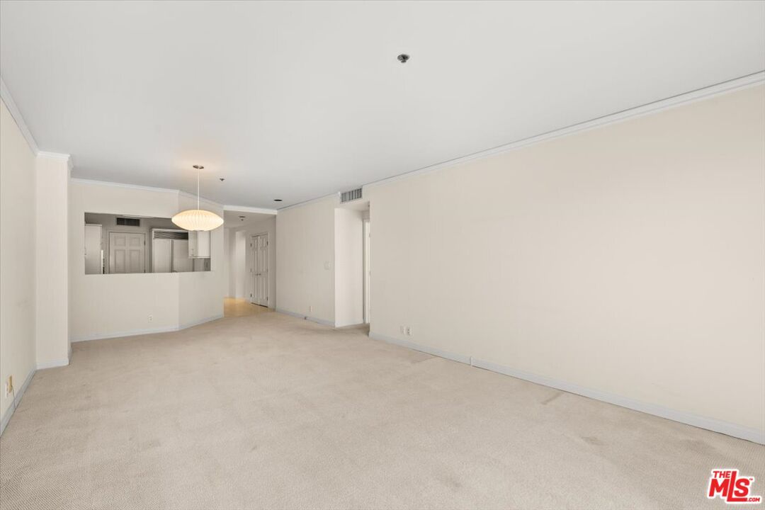 Empty room, Interior, Pendant Lights