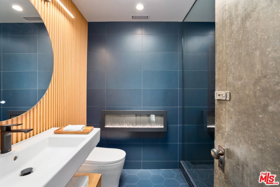 Bathroom, Fireplace, Interior, Recessed Lighting