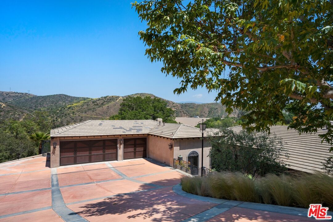 Detached Garage, Exterior
