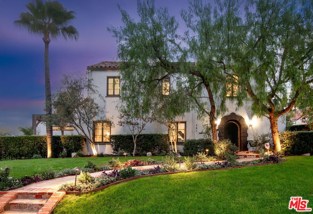 Backyard, Exterior, Facade, Spanish Mediterranean