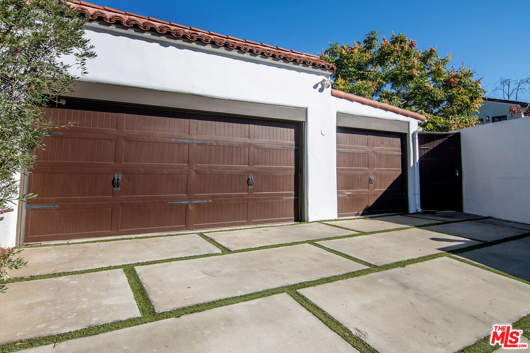 Detached Garage, Exterior