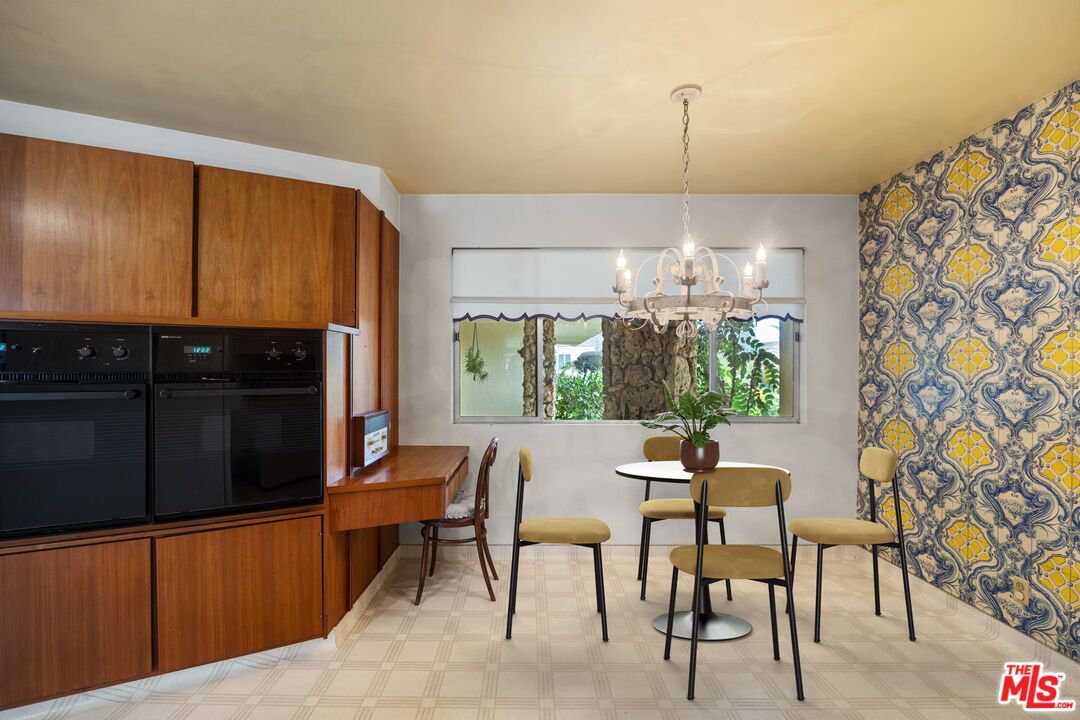 Chandelier, Dining room, Interior