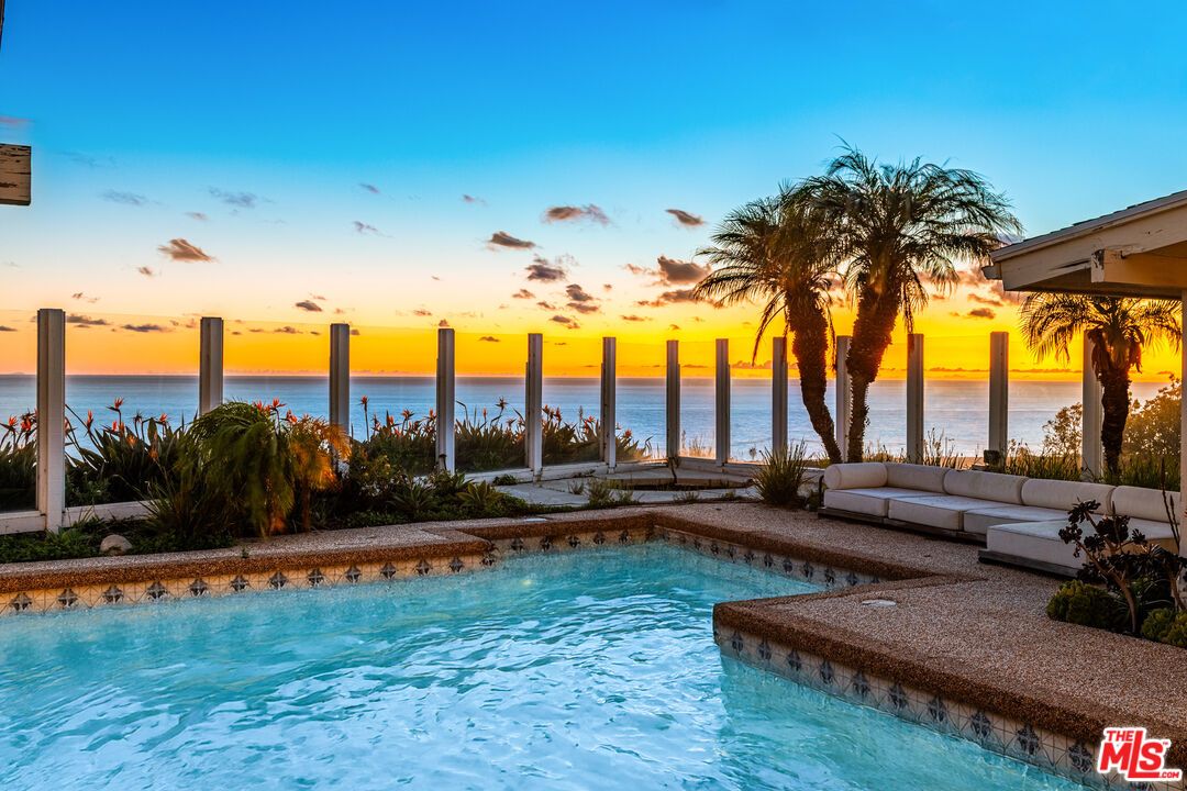 Exterior, Pool, Water