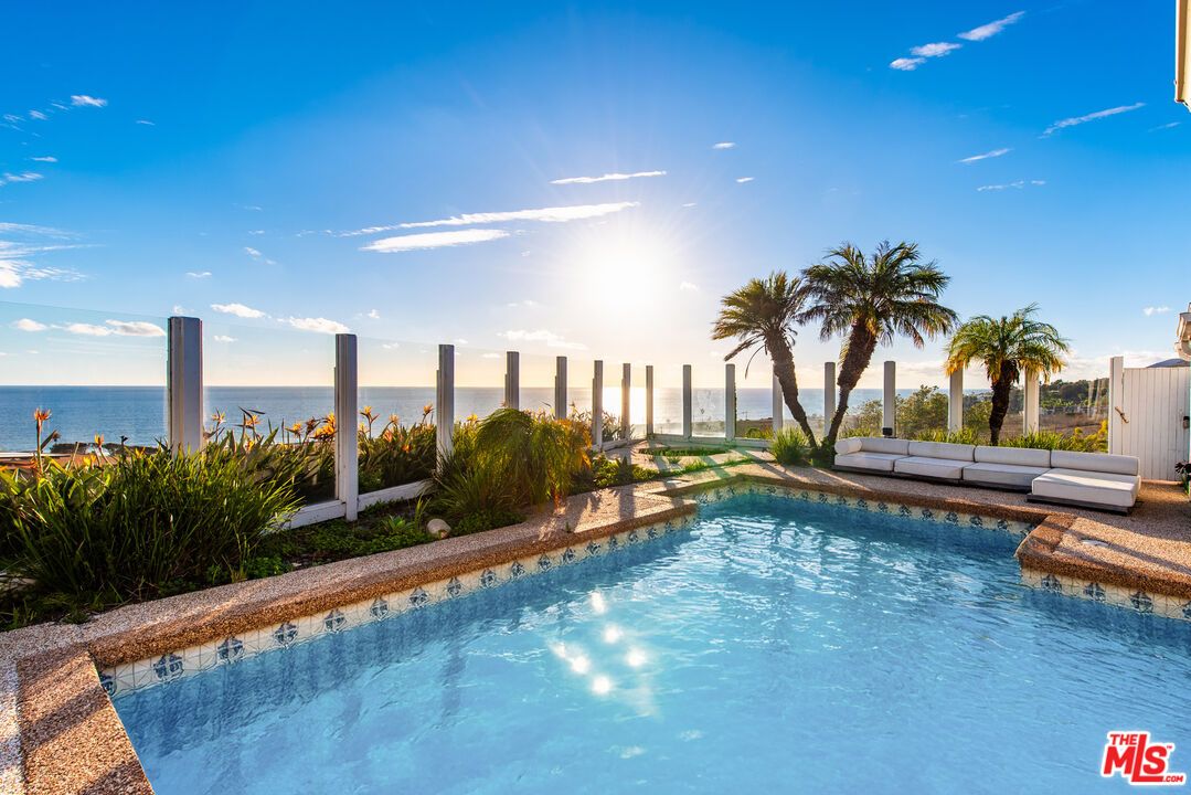 Exterior, Pool, Water