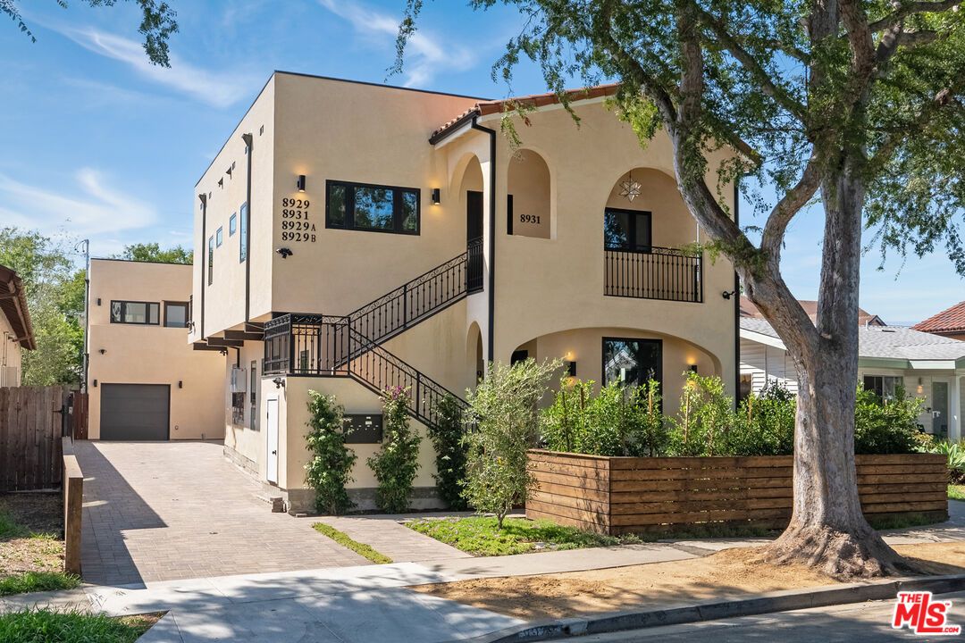 Exterior, Facade, Spanish Mediterranean