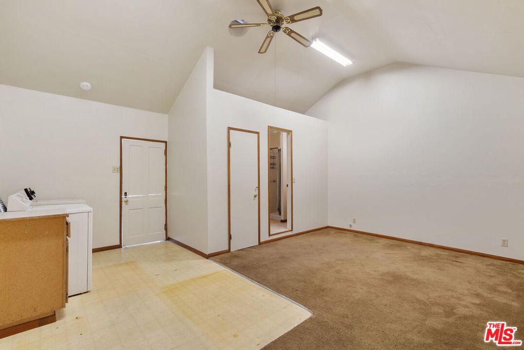 Empty room, Interior, Washer