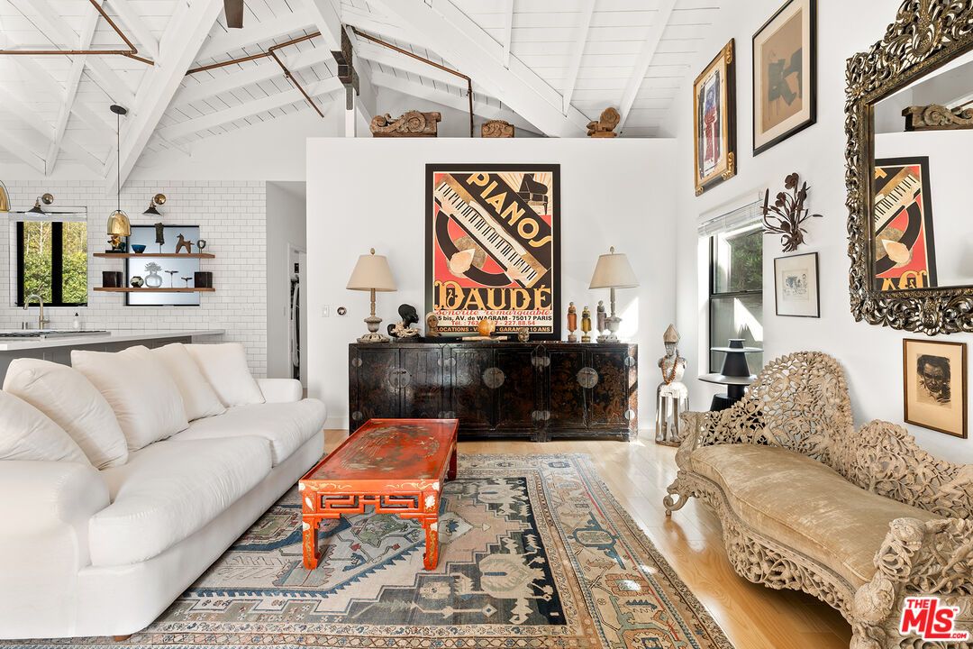 Interior, Living room, Pendant Lights, Stone Walls, Wood Texture Flooring