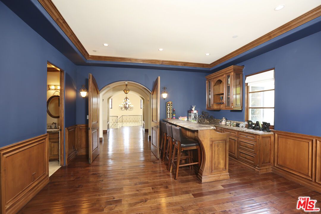 Chandelier, Interior, Recessed Lighting, Wood Texture Flooring