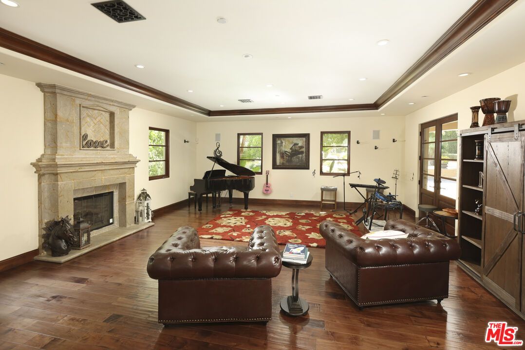 Fireplace, Interior, Living room, Piano, Recessed Lighting, Wood Texture Flooring