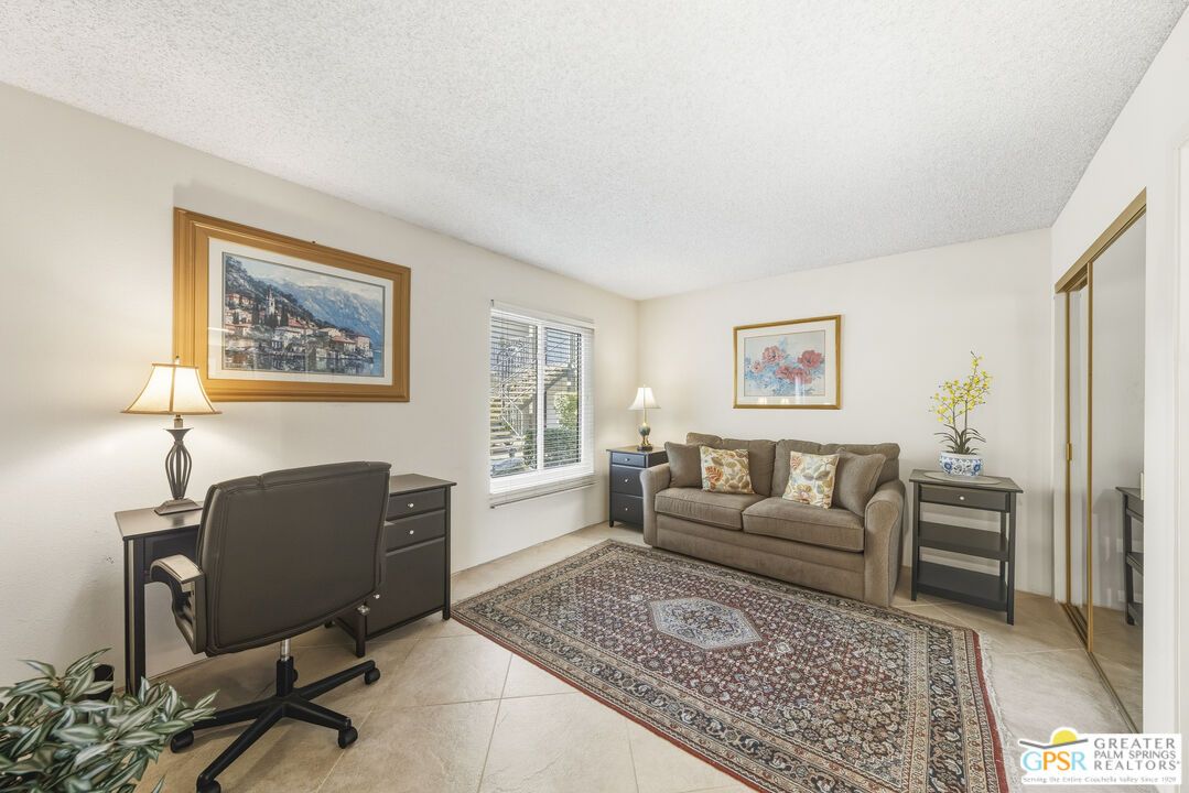 Home Office, Interior