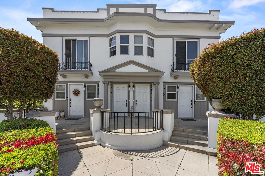 Exterior, Facade, American Foursquare