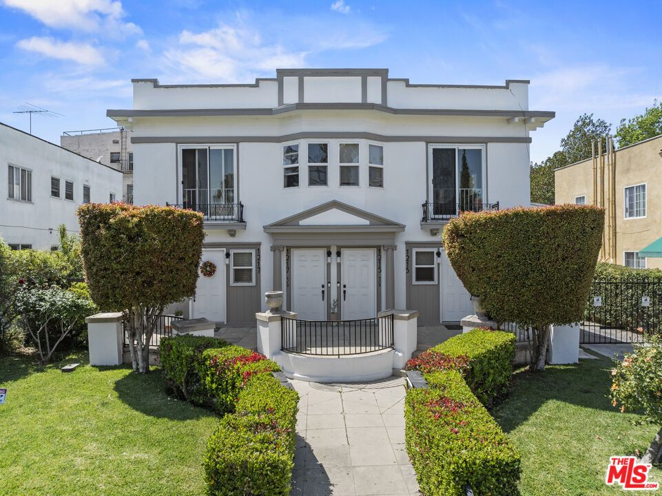 Exterior, Facade, American Foursquare