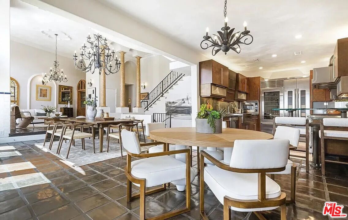 Chandelier, Dining room, Interior, Kitchen, Recessed Lighting, Stainless Steel Appliances