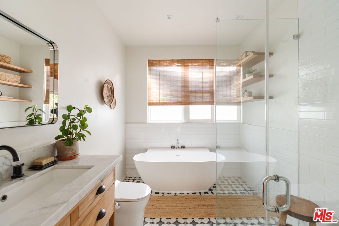 Bathroom, Free Standing Baths, Glass Shower, Interior, Recessed Lighting