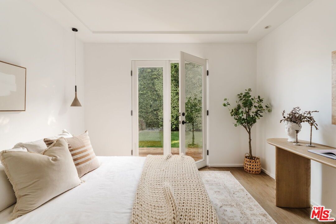 Bedroom, Interior, Pendant Lights, Wood Texture Flooring