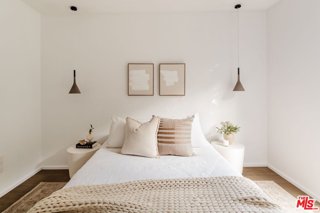 Bedroom, Interior, Pendant Lights, Wood Texture Flooring
