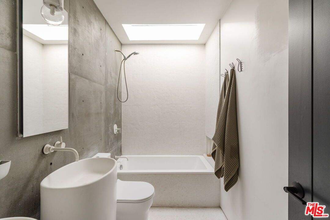 Bathroom, Free Standing Baths, Interior