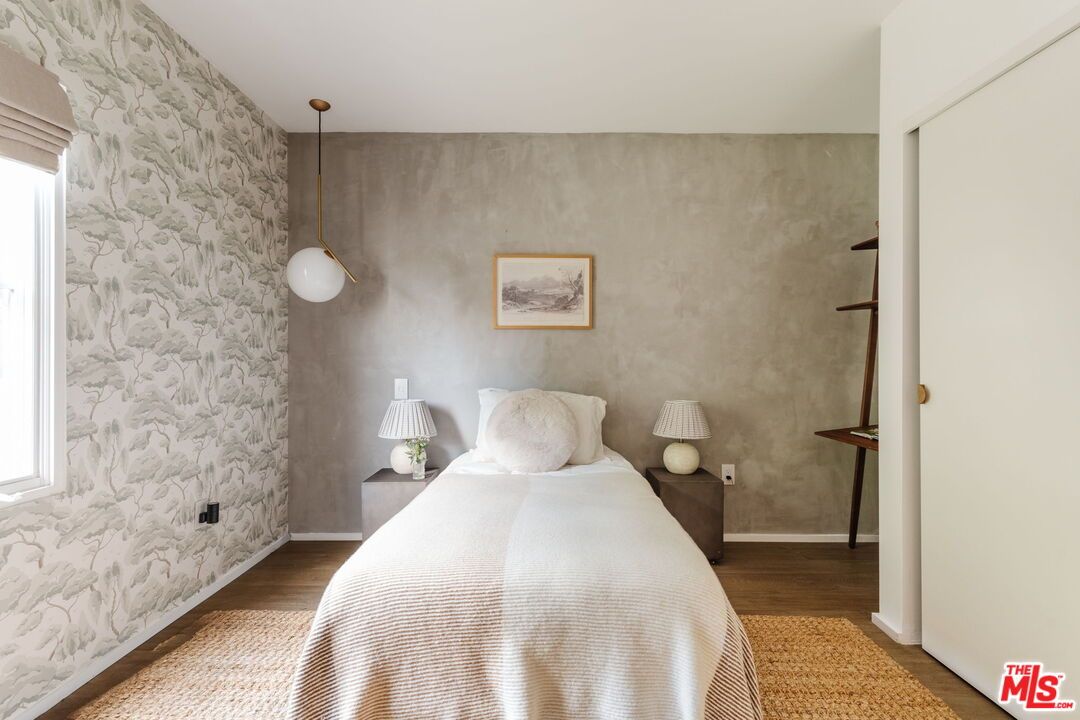 Bedroom, Interior, Pendant Lights, Wood Texture Flooring
