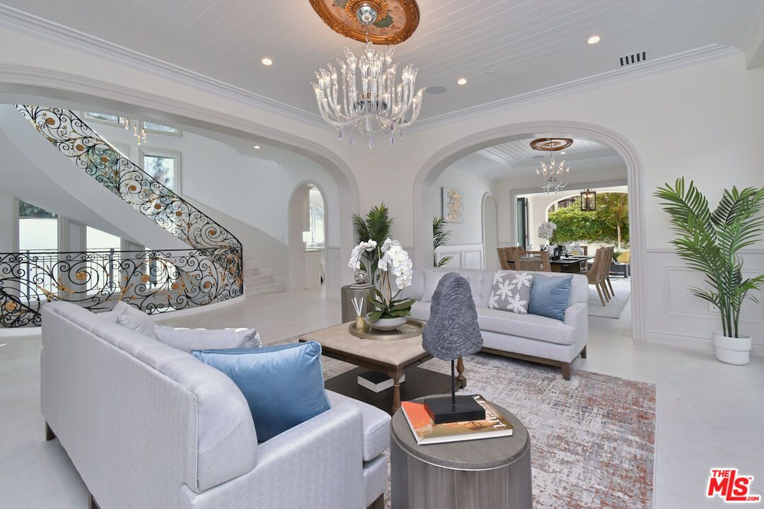 Chandelier, Dining room, Interior, Living room, Recessed Lighting