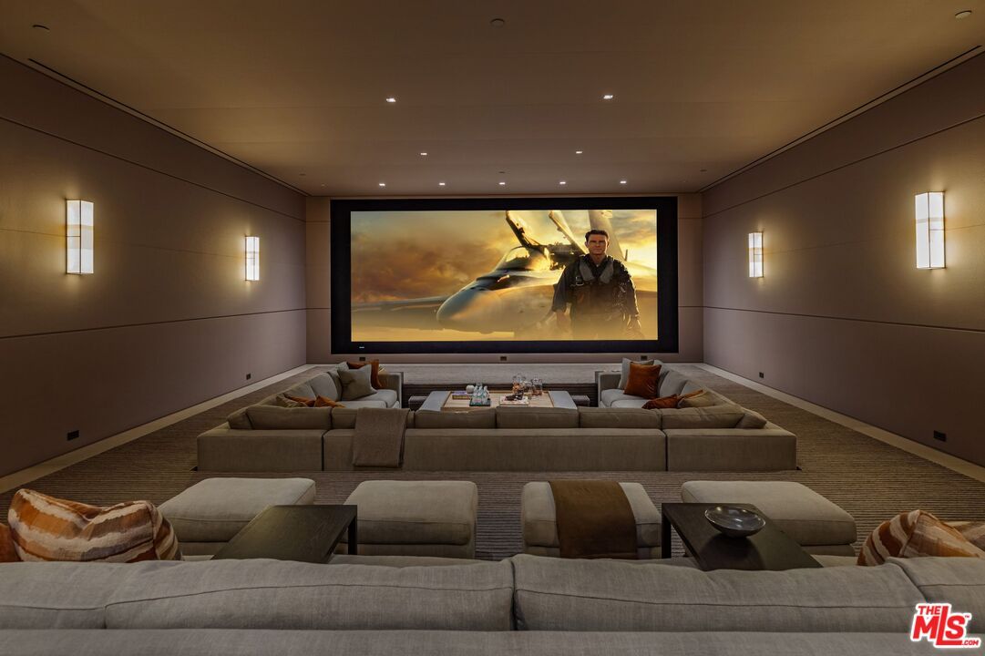 Interior, Projection Screen, Recessed Lighting, Theatre Room